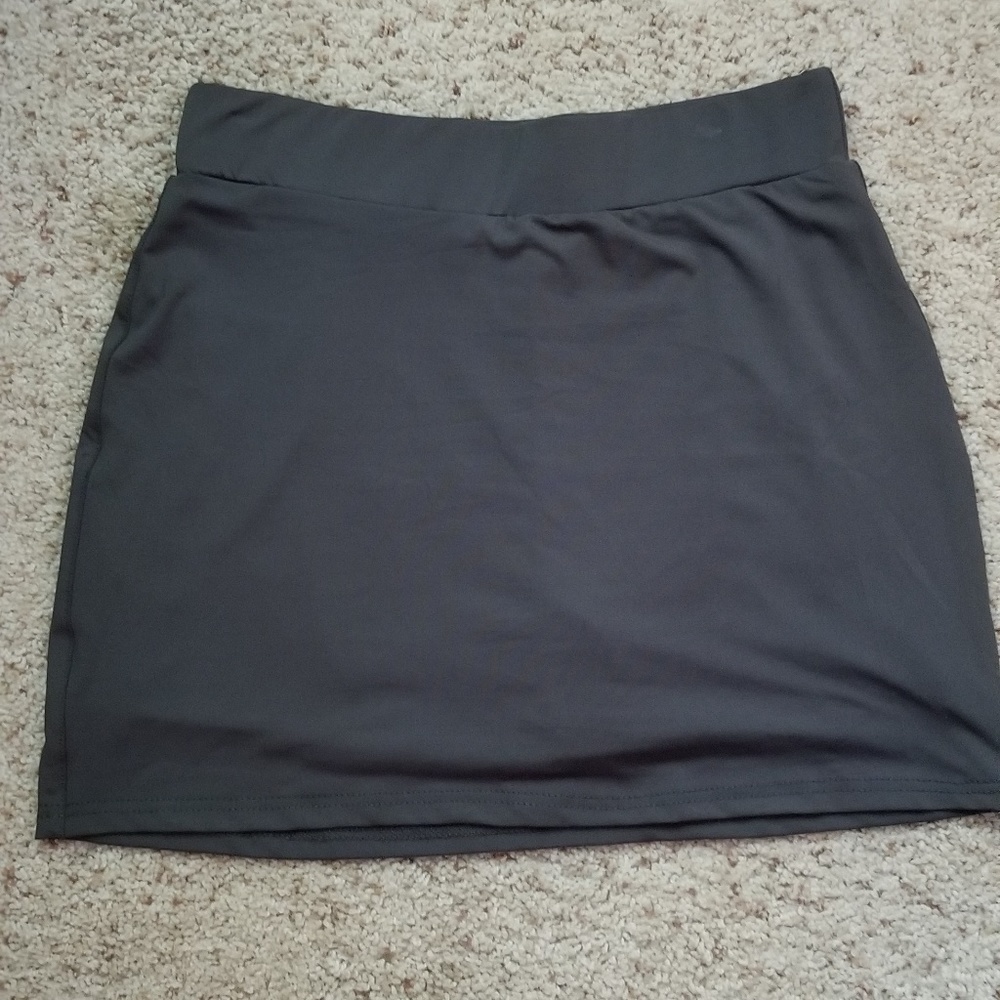 NWOT Grey Sport Skirt/Short Combo Size S